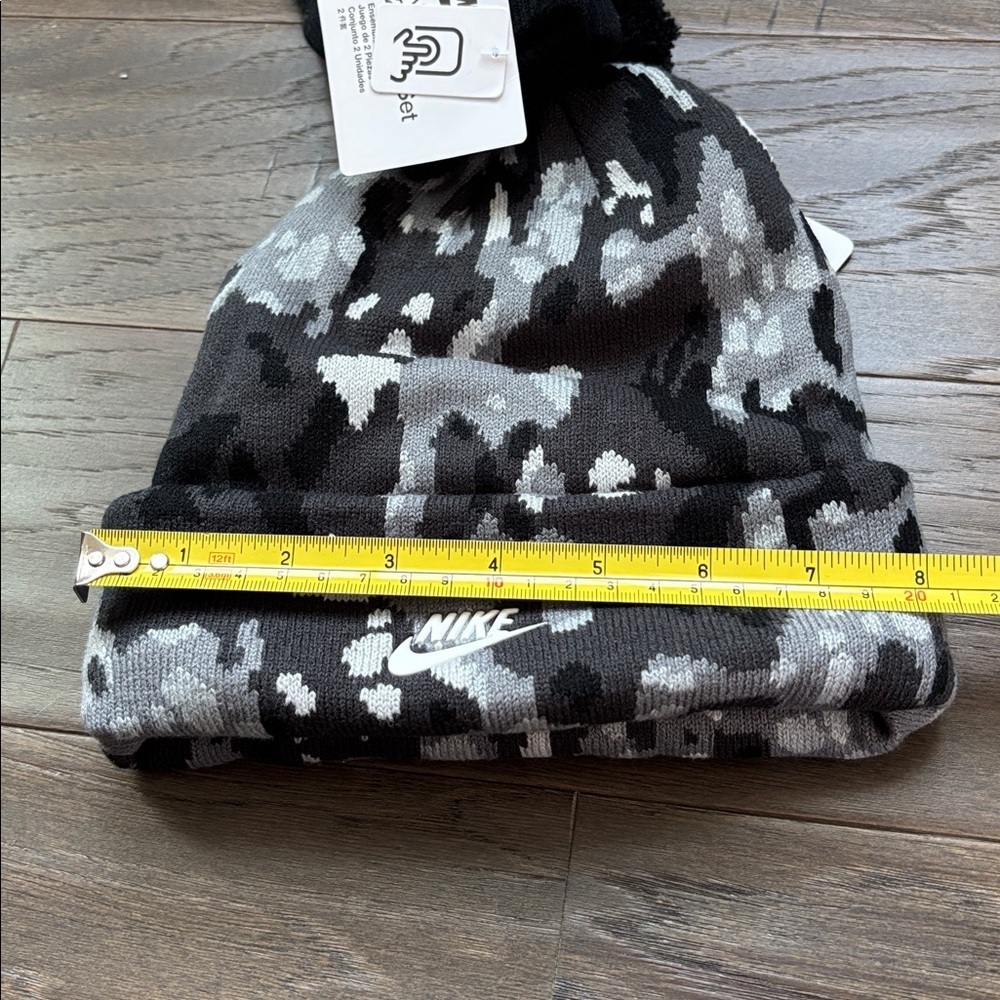 Nike 2 pc. Beanie,touchscreen gloves,knit cuffed,pom pom,tonal logo,warm winter - Picture 9 of 9